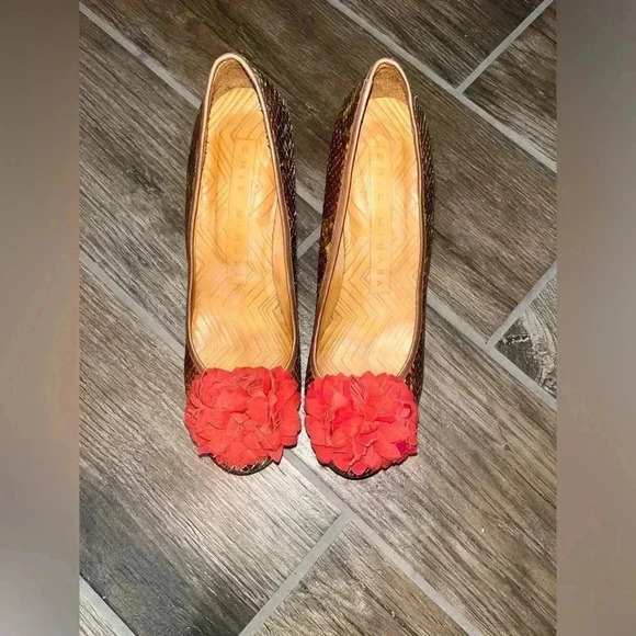 Chie Mihara leather heels with flower toe - Picture 2 of 5